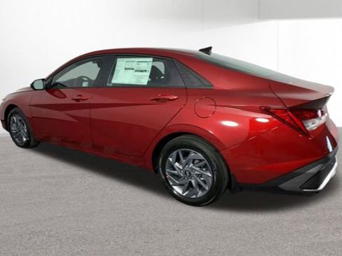 Used 2025 Hyundai Elantra Hybrid FWD image 6