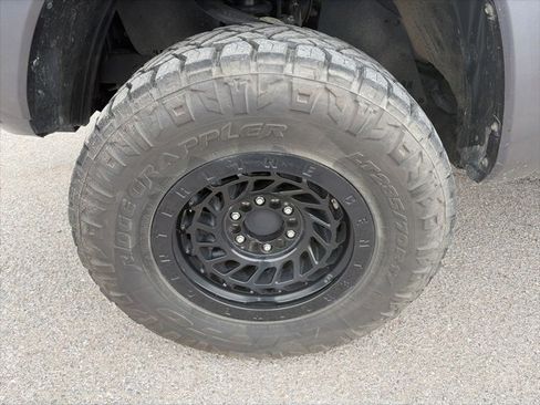 Used 2019 Toyota Tacoma 4D Double Cab image 10