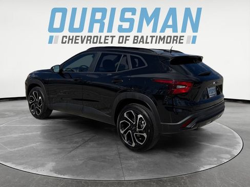 Used 2025 Chevrolet Trax RS w/ Sunroof Package FWD image 4