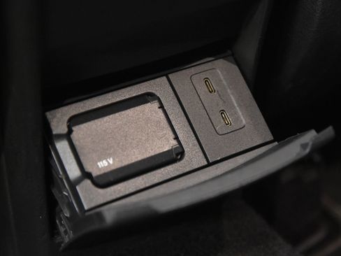 Used 2023 Mercedes-Benz GLB 250 image 36