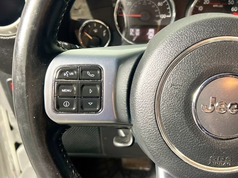 Used 2016 Jeep Wrangler Unlimited Rubicon AWD/4WD image 18