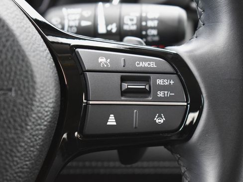 Used 2025 Honda Pilot Touring image 8