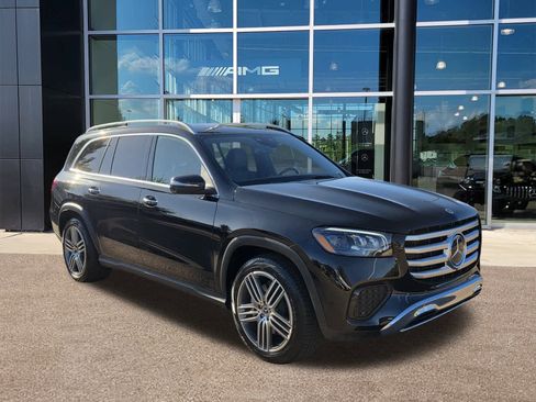 Used 2025 Mercedes-Benz GLS 450 4MATIC image 2