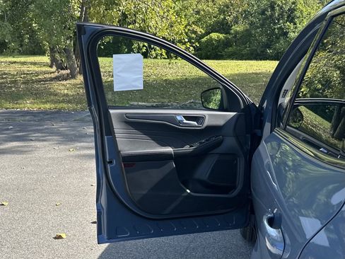 New 2025 Ford Escape SE image 22