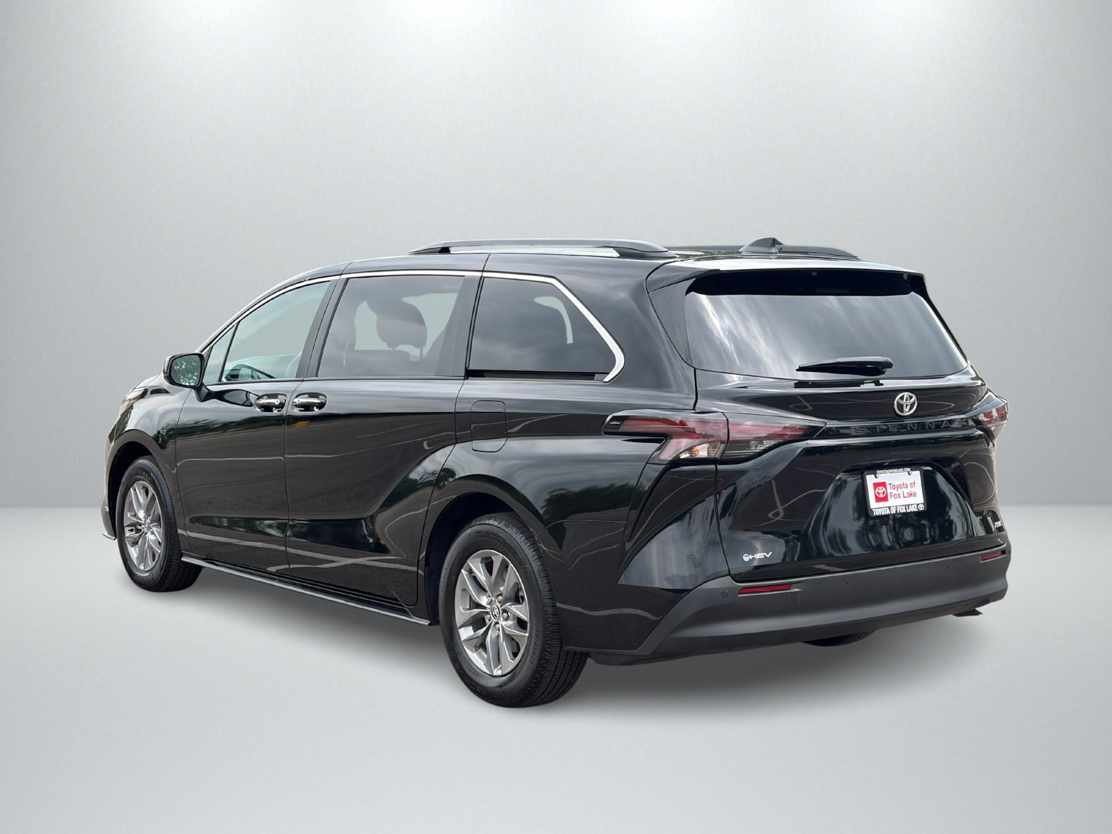 Used 2026 Toyota Sienna XLE FWD image 3