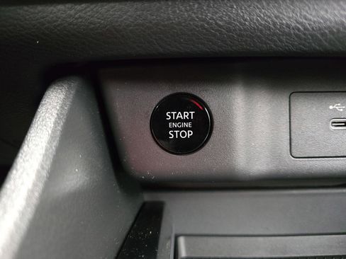 Used 2025 Nissan Rogue SV FWD image 29
