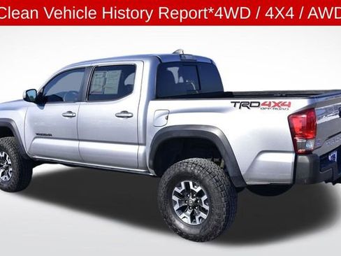 Used 2017 Toyota Tacoma TRD Off-Road w/ Premium & Technology Package image 3