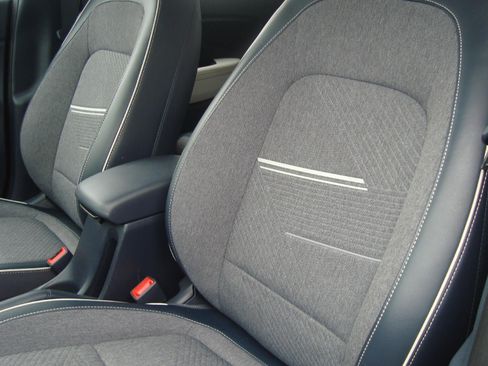 Used 2023 Hyundai Venue Limited w/ Cargo Package FWD image 9