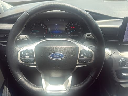 Used 2023 Ford Explorer XLT w/ Equipment Group 202A RWD image 15