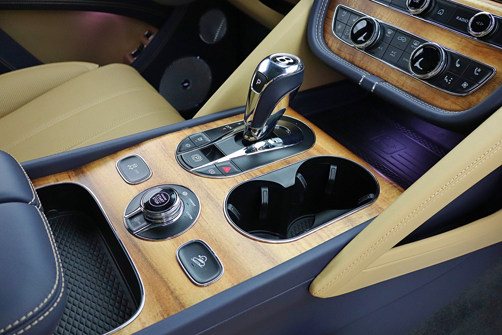 Used 2025 Bentley Bentayga AWD/4WD image 39