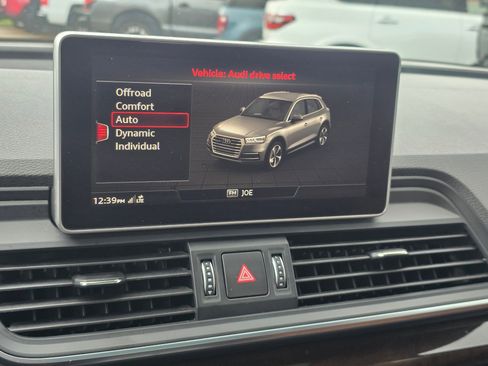 Used 2019 Audi Q5 Prestige w/ Prestige Package image 32