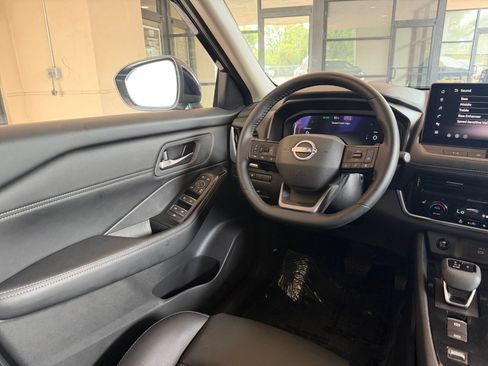 Used 2026 Nissan Rogue SL FWD image 35