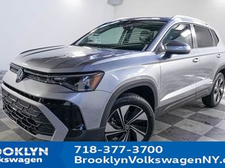 New 2025 Volkswagen Taos SE image 1
