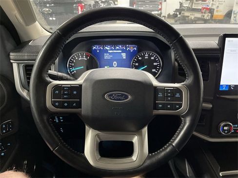 Used 2024 Ford Expedition XLT image 15