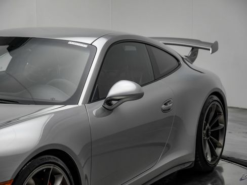 Used 2015 Porsche 911 GT3 RWD image 29