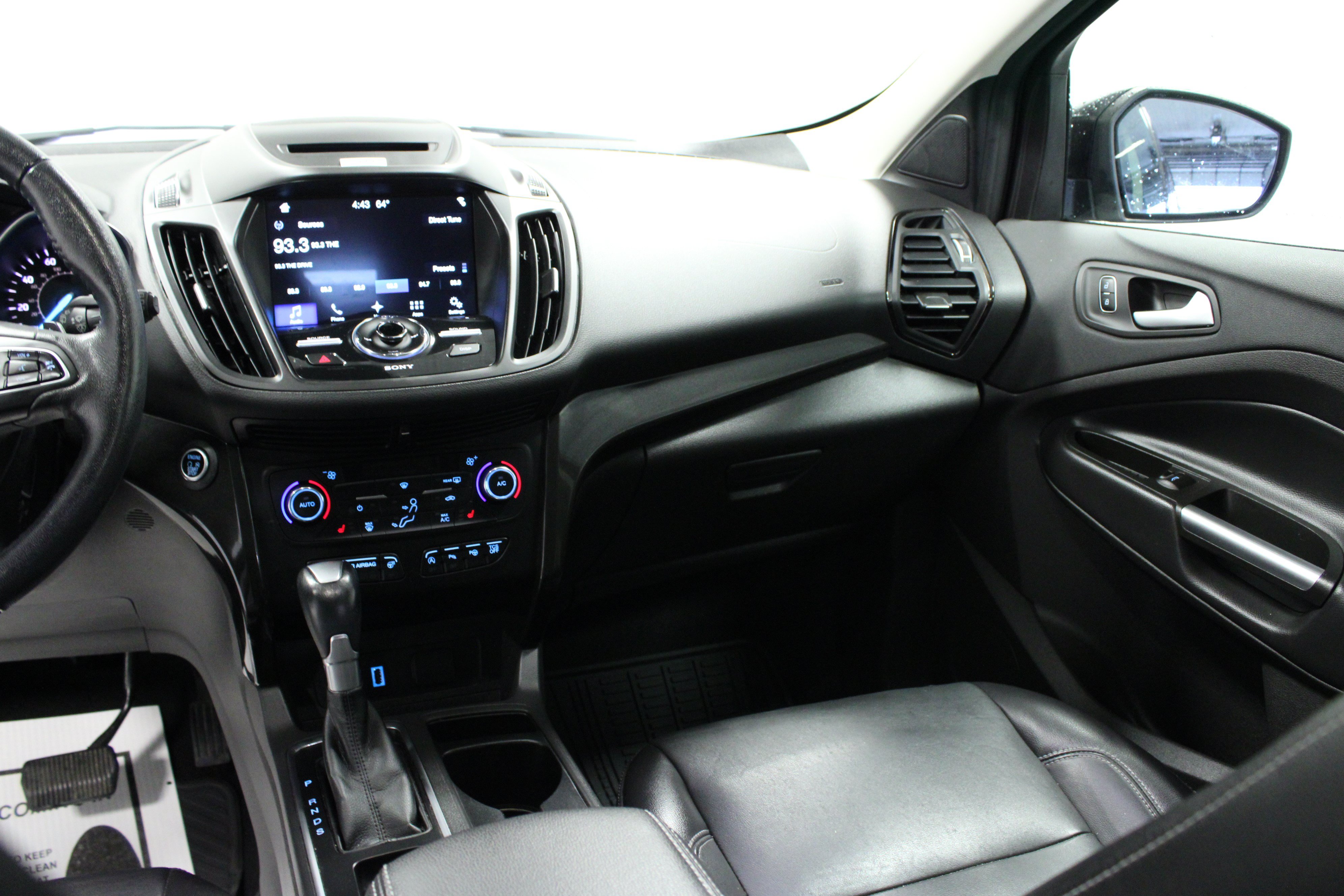 Used 2017 Ford Escape Titanium w/ Canadian Touring Package AWD/4WD image 19