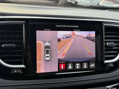 New 2026 Chrysler Pacifica Limited w/ Uconnect Theater Family Group AWD/4WD image 31