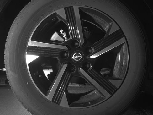 Used 2025 Nissan Sentra SV FWD image 15
