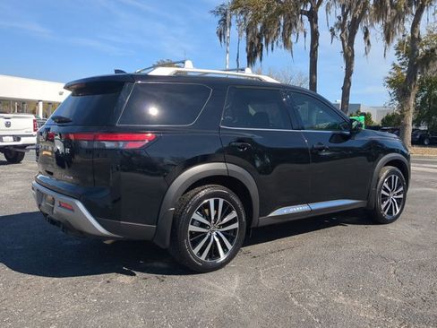 Certified 2025 Nissan Pathfinder Platinum FWD image 4