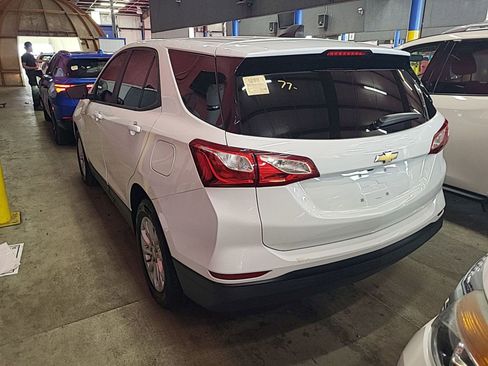Used 2020 Chevrolet Equinox LS w/ LS Convenience Package FWD image 4