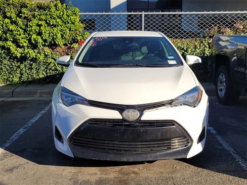 Used 2018 Toyota Corolla L image 2