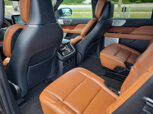 Used 2020 Lincoln Navigator Reserve w/ Equipment Group 208A Reserve AWD/4WD image 26