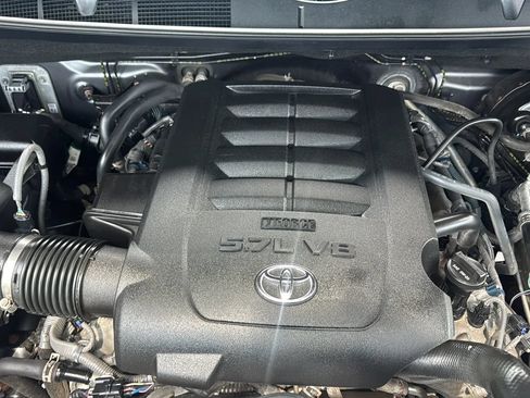 Used 2018 Toyota Tundra SR5 w/ TRD Off Road Package AWD/4WD image 51