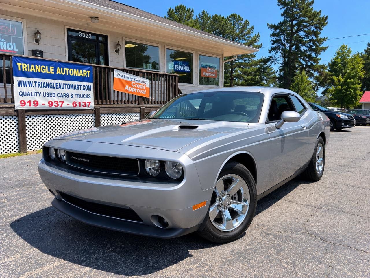 Used 2013 Dodge Challenger SXT RWD image 1