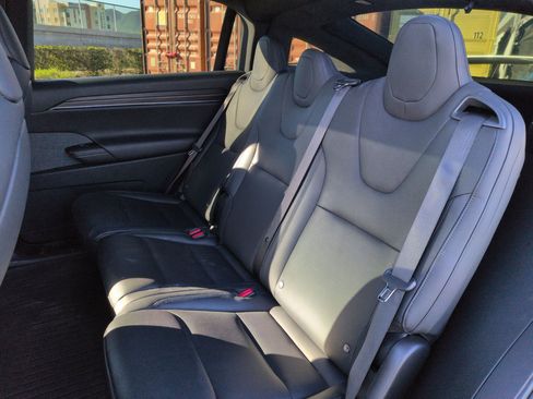 Used 2023 Tesla Model X image 30