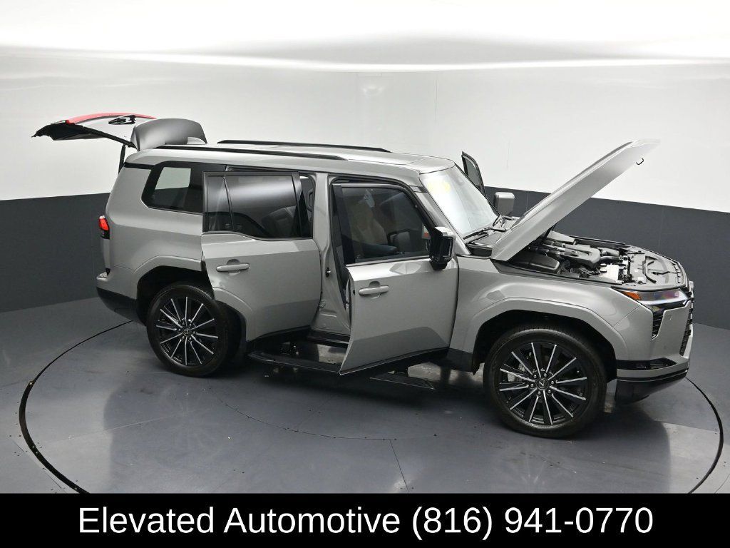 Used 2025 Lexus GX 550 w/ Accessory Package (2T) AWD/4WD image 37