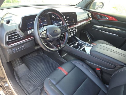 Used 2025 Chevrolet Traverse RS w/ LPO, Floor Liner Package AWD/4WD image 15