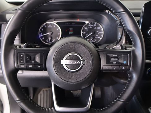 Used 2025 Nissan Pathfinder SV image 3