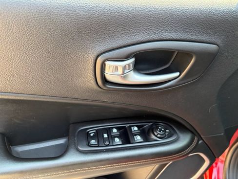 Used 2019 Jeep Compass Limited AWD/4WD image 9