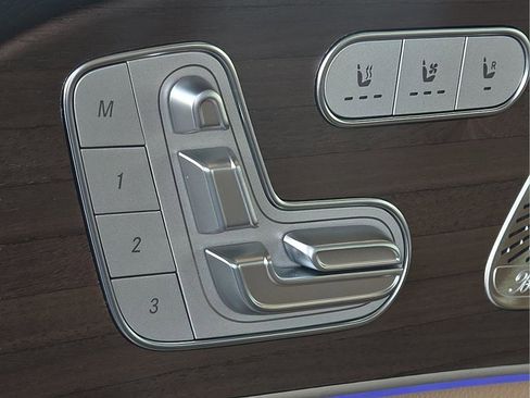 New 2026 Mercedes-Benz GLS 580 4MATIC image 18