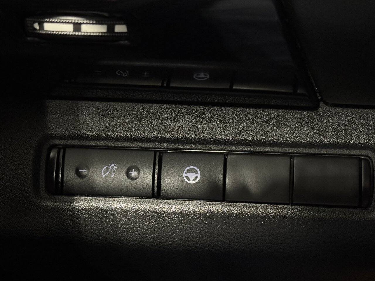 Used 2022 Nissan Pathfinder S AWD/4WD image 28