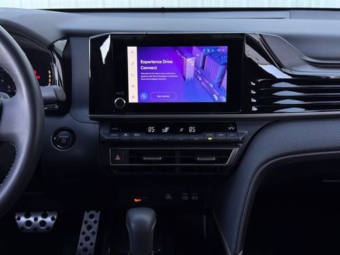 Used 2025 Toyota Camry LE image 7