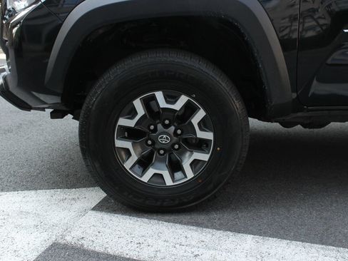 Used 2021 Toyota Tacoma TRD Off-Road w/ Technology Package AWD/4WD image 11