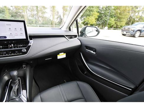 Used 2025 Toyota Corolla XLE image 8