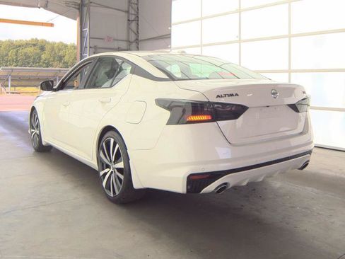 Used 2020 Nissan Altima 2.5 SR w/ Premium Package FWD image 6
