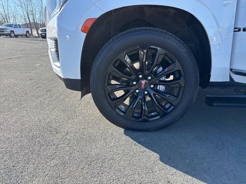 Used 2024 GMC Yukon XL Denali image 41