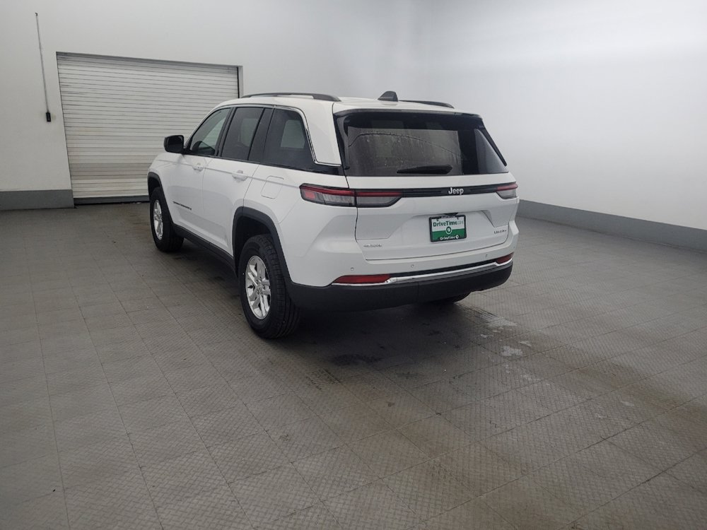 Used 2023 Jeep Grand Cherokee Laredo AWD/4WD image 5