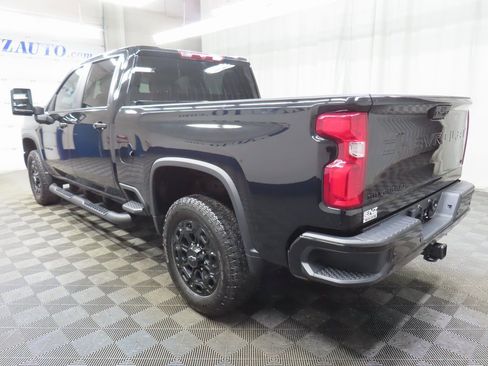 Used 2024 Chevrolet Silverado 2500 LT w/ Midnight Edition image 5