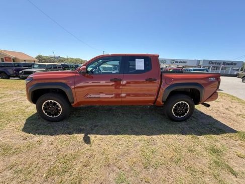 Used 2025 Toyota Tacoma TRD Off-Road AWD/4WD image 4