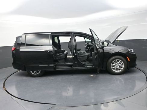 New 2026 Chrysler Pacifica Select image 33