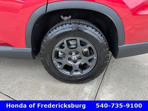 Certified 2025 Honda Pilot TrailSport image 3