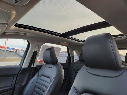 Certified 2022 Ford Edge SEL w/ Convenience Package image 4