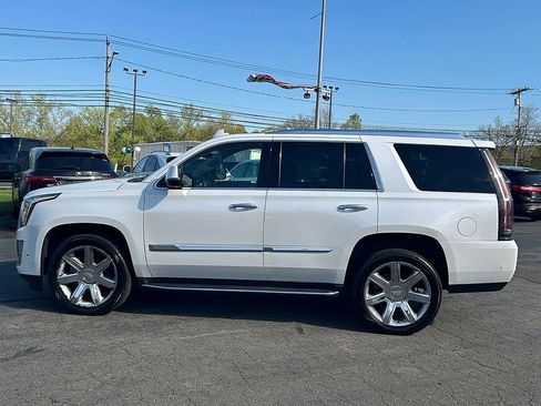 Used 2018 Cadillac Escalade Luxury AWD/4WD image 18