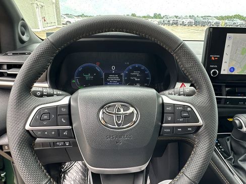 Used 2026 Toyota Sienna XLE Woodland Edition AWD/4WD image 29