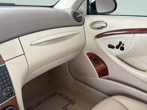 Used 2007 Mercedes-Benz CLK 350 Coupe image 26