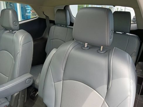 Used 2018 Buick Enclave Essence AWD/4WD image 15